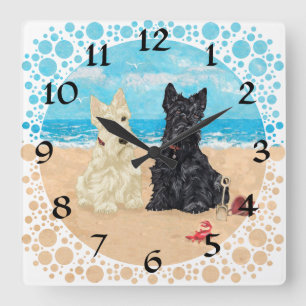 Relógio Quadrado Scotties Wheaten & pretos na praia