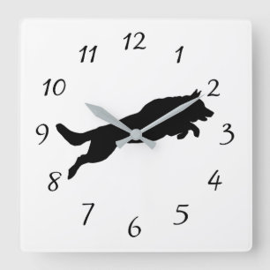 Relógio Quadrado Silhueta do cão de german shepherd que salta sobr