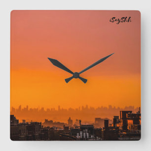 Relógio Quadrado Sunset sobre a cidade