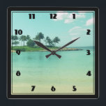 Relógio Quadrado Tranquil e Serene Turquoise Beach no Havaí<br><div class="desc">Uma fotografia cênica pacífica de uma praia tropical havaiana isolada. Palmeiras balançando na brisa. As águas são tranquilas e calmas numa cor verde-turquesa. A areia é macia e convidativa. O processamento da foto lhe dá um olhar nostálgico antigo.</div>