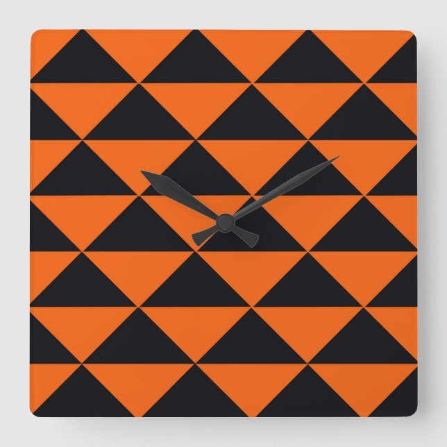 Relógio Quadrado Triângulos alaranjados e pretos (Frente)