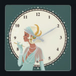 Relógio Quadrado Vintage Glam 1920 Minutos Números Turquoise<br><div class="desc">Vintage, vinte anos, brilha com esta ilustração de uma 1920 vestida de pele segurando um cigarro, com um pano de fundo creme e turquesa escura ao redor da borda, com números e minutos. Também disponível como redondo.</div>