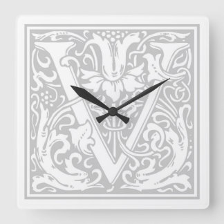 Relógio Quadrado William Morris Alphabet "V" Square Wall Clock