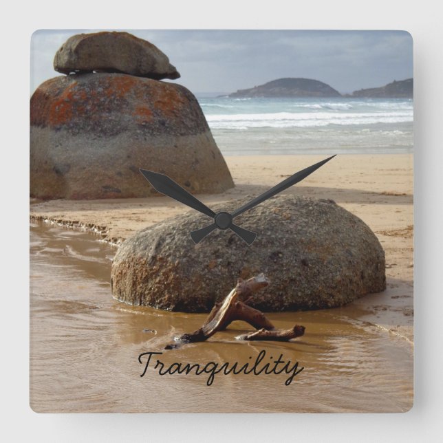 Relógio Quadrado Zen Stacking Boulders em Praia (Frente)