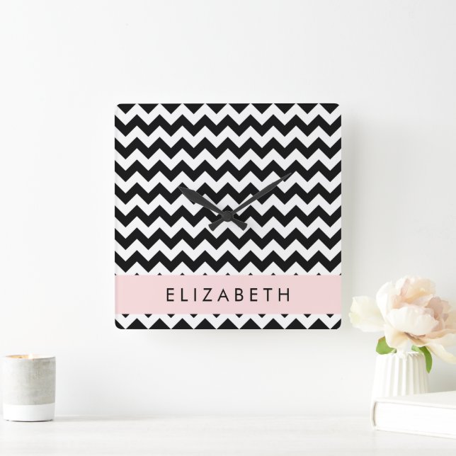 Relógio Quadrado Zigzag preto-e-branco, padrão Chevron, seu nome (Lar)