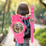 Relógio Rato bonito a caminho da escola<br><div class="desc">Este relógio mostra uma menina de rato fofa a caminho da escola - o presente perfeito para uma garota!</div>