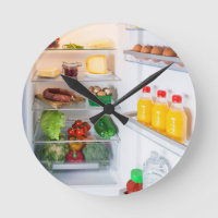 Abrir o frigorífico cheio de comida