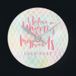 RELÓGIO REDONDO ACREDITO EM UNICORNS E MERMAIDS<br><div class="desc">EU ACREDITO EM UNICORNS E MERMAIDS,  LINDA MÃO DEIXOU DESIGN DE CAIXA DE CHUVA COR. UM PRESENTE EXCELENTE PARA A MENINA,  RAPAZ,  MULHER OU HOMEM NA SUA VIDA. COM MÚLTIPLOS PADRÕES DE MERMAID COLORIDOS E ESPAÇO PARA UM NOME.</div>