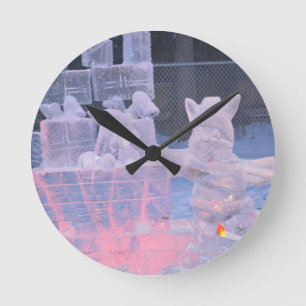 Relógio Redondo Artista Esportivo Da Escultura Do Gelo Que Escreve