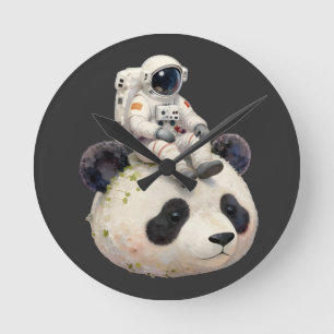Relógio Redondo Astronauta em um Panda Espacial Surreal Esquisito 