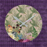 Relógio Redondo Berries roxos e Rosas em Newsprint Ephemera<br><div class="desc">Este design apresenta frutas e flores de vintage contra papel de jornal em um design de epemera. Ephemera é um estilo de imagem impressa que não se esperava durar, mas que se transformou em memorabilidade. Às vezes, as pessoas salvam efemera em "jornais de lixo", representando uma coleção efêmera de itens...</div>