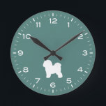 Relógio Redondo Bichon Frise Dog Raça Silhouette Round Clock<br><div class="desc">Um relógio de parede divertido para casa ou escritório. Faz um presente original para amantes do Bichon Frise. Veja o Doodle World de Jenn para mais relógios decorativos e cães que criem a decoração doméstica.</div>