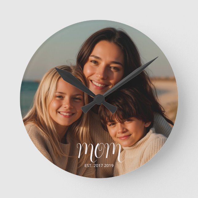Relógio Redondo Black Graceful Script Mom Established Photo (Frente)
