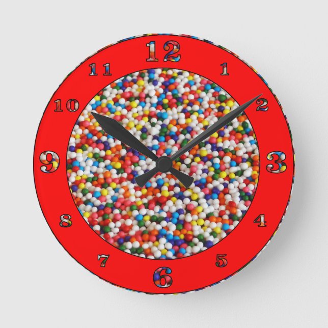 Relógio Redondo Bolas de chocolate com acento de círculo vermelho (Frente)