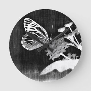 Relógio Redondo Borboleta do vintage na flor - 2 preto e branco