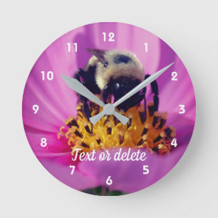Relógio Redondo Bumble Bee Na Flor Cosmos Personalizada
