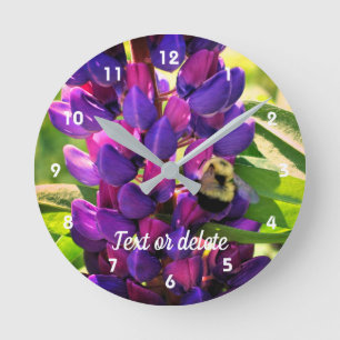 Relógio Redondo Bumble Bee On Wild Lupine Flower Personalized