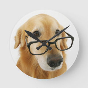 Relógio Redondo Cachorro vestindo gravata e óculos sentados na cad