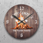 Relógio Redondo Campos Felizes Rustic Bonfire Camping Family<br><div class="desc">Feliz Campos Rustic Bonfire Camping Family Clocks.</div>