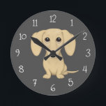 Relógio Redondo Cão de Cartoon de Creme com revestimento suave<br><div class="desc">Um relógio bonito para a parede de um amante de cachorro. Desenho original de um Dachshund de cor creme inglês liso e revestido. Confira o Doodle World de Jenn para mais relógios decorativos de raças de cães e Doxie temse decor caseiro.</div>
