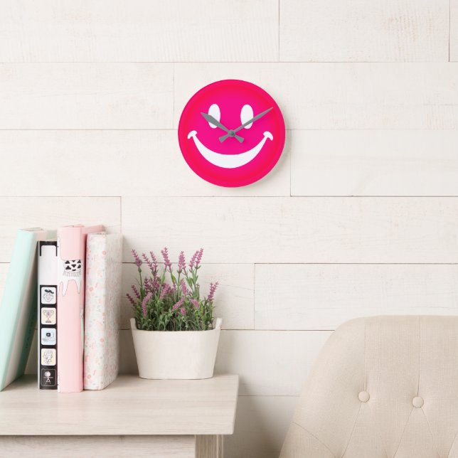 RELÓGIO REDONDO CARINHA SORRIDENTE ROSA (Sala de leitura)