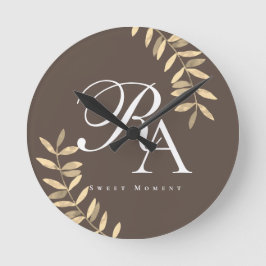 Relógio Redondo Castanho Monograma Chic