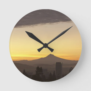 Relógio Redondo Céu do amanhecer sobre Portland e Mt. Hood, Oregon