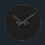 Relógio Redondo Cinza Negra Moderna Única Adicionar Nome Próprio<br><div class="desc">Você está procurando uma design simples,  minimalista,  atraente? Esta design que vai agarrar a atenção das pessoas imediatamente,  mas não muito complicada,  é para vocês.</div>