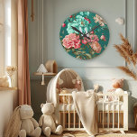 Relógio Redondo Clássico Romântico Teal e Floral Rosa Monograma<br><div class="desc">As paredes de você estão em casa precisando de uma transformação? Então você deveria pegar este lindo relógio de parede! As tendências modernas que inspiraram esses padrões rosas e azuis lacrimogêneos fornecem mais humor e cor a qualquer casa. Este lindo relógio de parede também é um presente maravilhoso!</div>