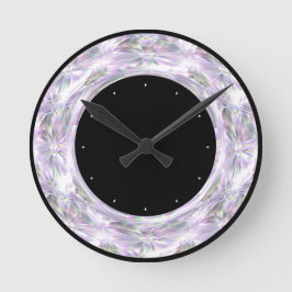 Relógio redondo com estampa preta e diamante