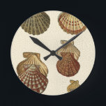 Relógio Redondo Conchas Antiguas Empilhadas<br><div class="desc">O artista Denis Diderot é talentoso e conhecido por suas imagens da vida no mar excelente. Nesta imagem vívida, ele captura quatro conchas enroladas no seu estilo mais natural. Conchas são frequentemente fissuradas como estas quatro conchas e com um tom de aparência sépia. Pegue seu produto de concha hoje e...</div>