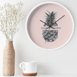 Relógio Redondo Cor d'água, Rosa e Cinza | Seu nome<br><div class="desc">Cor d'água,  Rosa e Cinza | Seu nome</div>