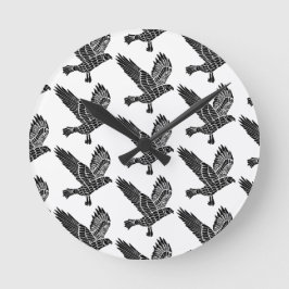 Relógio Redondo Corte de Raven Lino Voador Negro e Branco