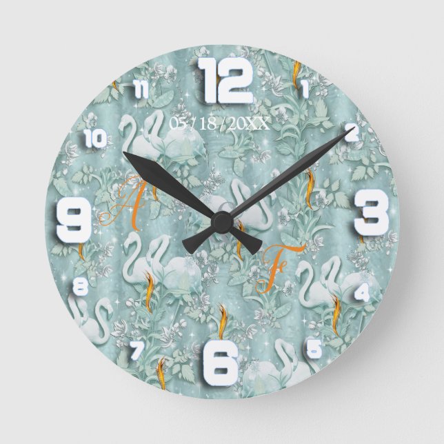 Relógio Redondo Cortinas de seda verde-salva e flores flamingos (Frente)