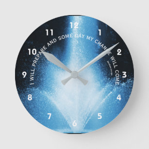 Relógio Redondo Cota Inspiradora de Fonte de Água Azul