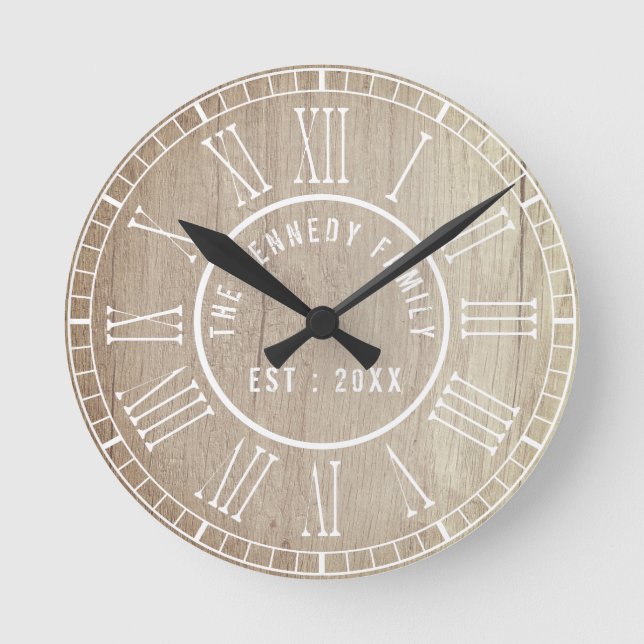 Relógio Redondo Country Wood White Roman Numerals Nome da Família (Frente)