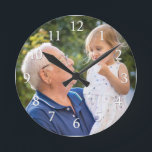 Relógio Redondo Crie sua própria foto moderna<br><div class="desc">Guarda-esconde personalizado com o avô e a foto do Grande Filho. Faz um presente memorável para o vovô no dia de aniversário,  feriados e avós.</div>
