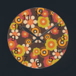 Relógio Redondo Cultura de Pop de Flores Retroativas do Disco 70s<br><div class="desc">Esta é uma design fantástica inspirada na era discográfica dos anos 70. Se você quiser outros produtos com este design,  por favor,  envie-me uma mensagem para um pedido personalizado.</div>