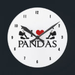 Relógio Redondo Cute Panda<br><div class="desc">Eu adoro pandas. Um bonito relógio panda com um coração vermelho e dois ursos panda mastigando bambu.</div>
