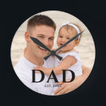 Relógio Redondo Dad Established Photo Father’s Day<br><div class="desc">Personalized Dad Established photo design with classic minimalist typography. This new dad keepsake celebrates the year he became a dad and showcases a favorite family photo. A meaningful reminder of fatherhood and a heartfelt gift for a proud new dad.</div>
