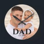 Relógio Redondo Dad Established Photo Father’s Day<br><div class="desc">Personalized Dad Established photo design with classic minimalist typography. This new dad keepsake celebrates the year he became a dad and showcases a favorite family photo. A meaningful reminder of fatherhood and a heartfelt gift for a proud new dad.</div>
