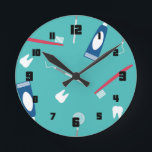 Relógio Redondo Dentista Instrumentos Sem Fio Padrão<br><div class="desc">Relógio de parede redonda com um encantador padrão dentista.</div>