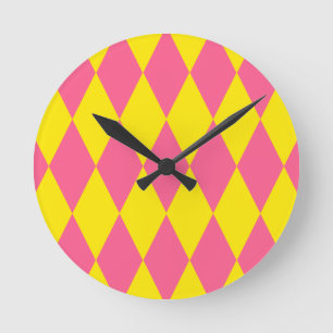 Relógio Redondo Desenho Xadrez Arlequim Rosa e Amarelo