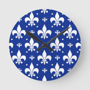 Relógio Redondo Design do padrão Fleur-de-lis de fundo azul
