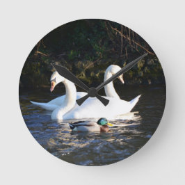 Relógio Redondo Dois Cisnes E Um Pato
