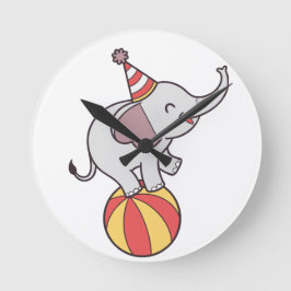 Relógio Redondo Elefante de Circo Fofo em uma Bola – Ilustração de