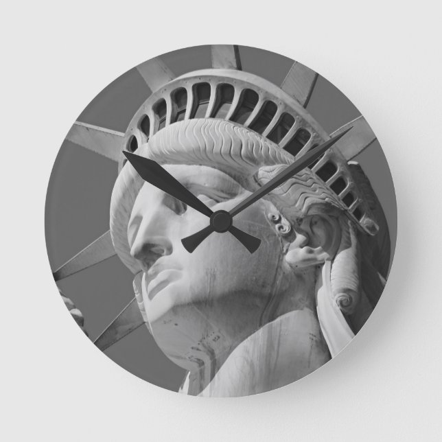 Relógio Redondo Estátua da Liberdade Preta e Branca (Frente)