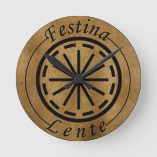 Relógio Redondo festina lente, frase latina