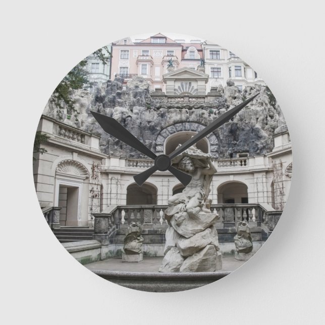 Relógio Redondo Fonte com estátua de Netuno em Praga (Frente)