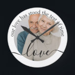 Relógio Redondo Foto personalizada e foto de texto<br><div class="desc">Faça um relógio personalizado na parede de fotos de Ricaso - adicione sua própria foto e texto - presentes de manutenção de fotos - Nosso amor resistiu ao teste do tempo - ideia perfeita de presente de aniversário</div>